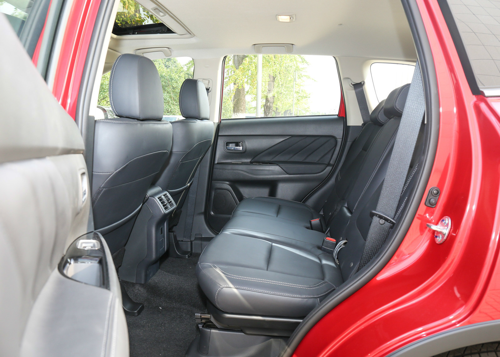 三菱欧蓝德的欣赏与解析,很有"范"的一款suv