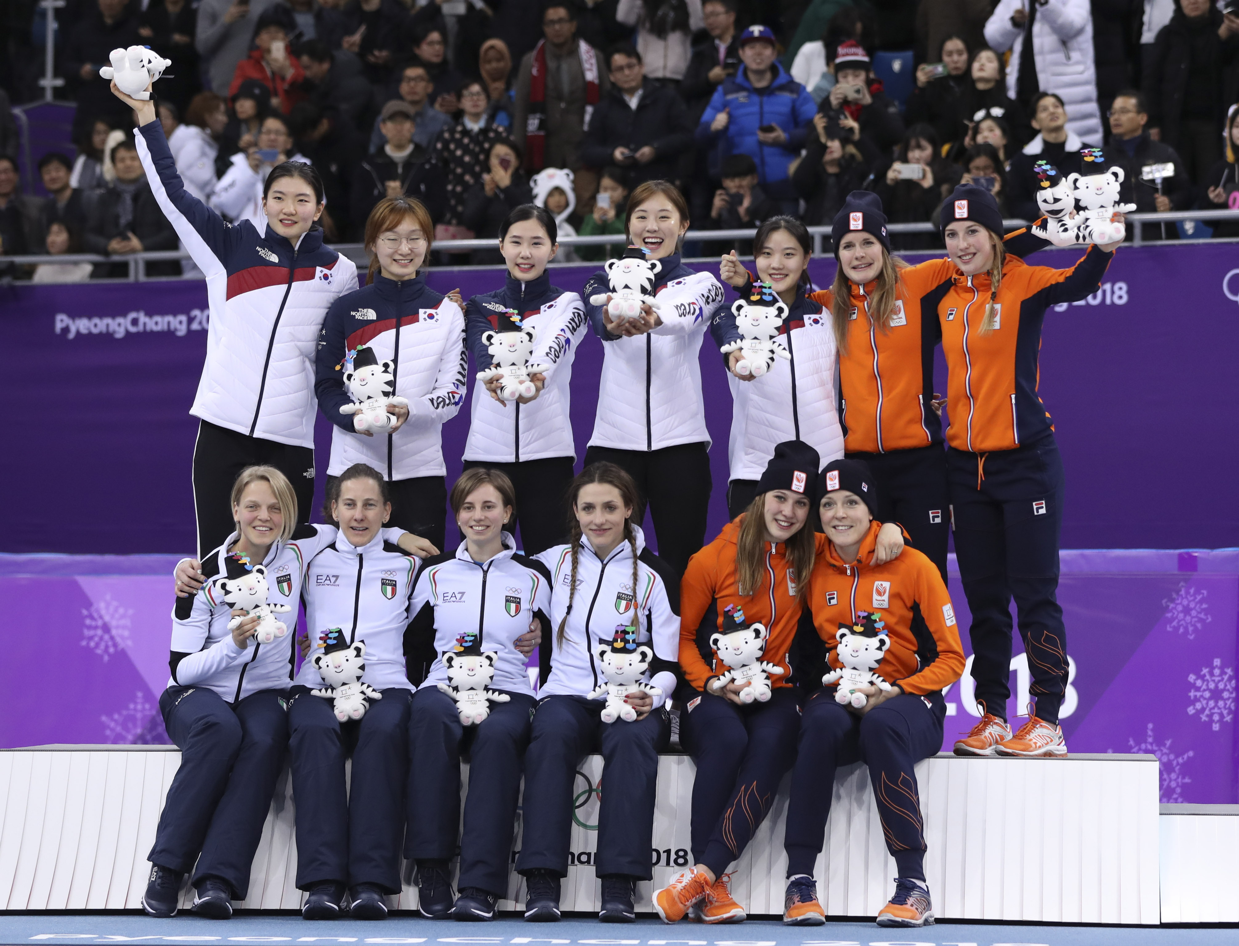 (冬奥会)(3)短道速滑——女子3000米接力:韩国队夺冠
