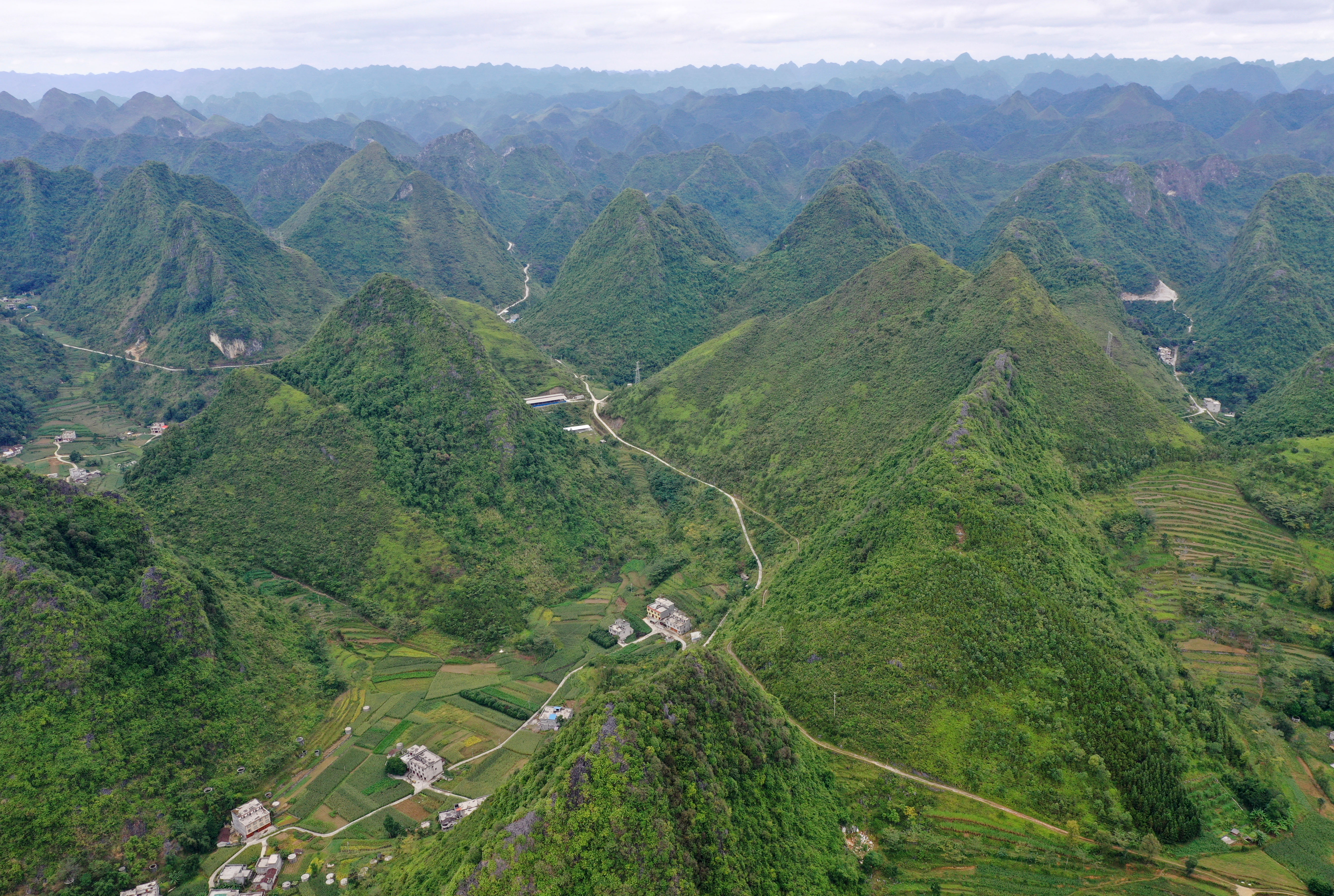 广西都安:瑶山乡村纵横"脱贫路"