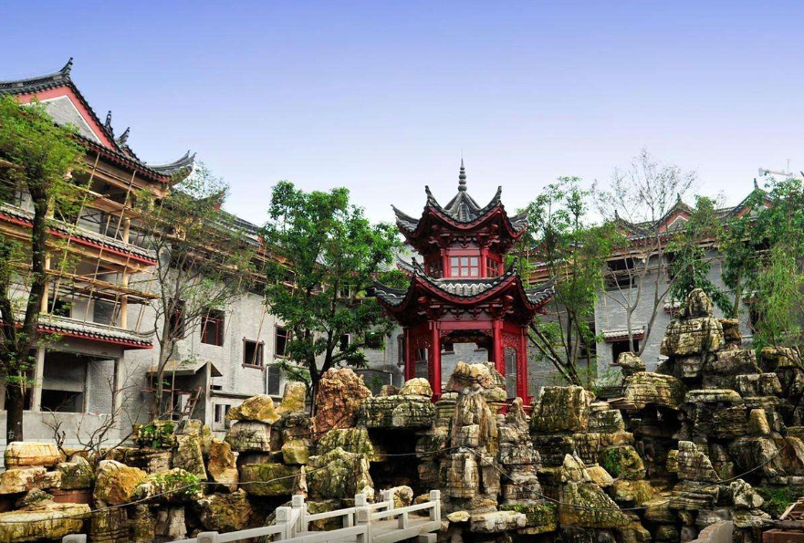 重庆长寿区也有许多的旅游资源,长寿湖,菩提山,东林寺,谷黄村,长寿
