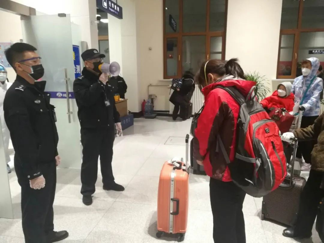 【公安抗"疫"英雄谱】——顾鹏:顾得了大家, 顾不上小家的"顾家"群主