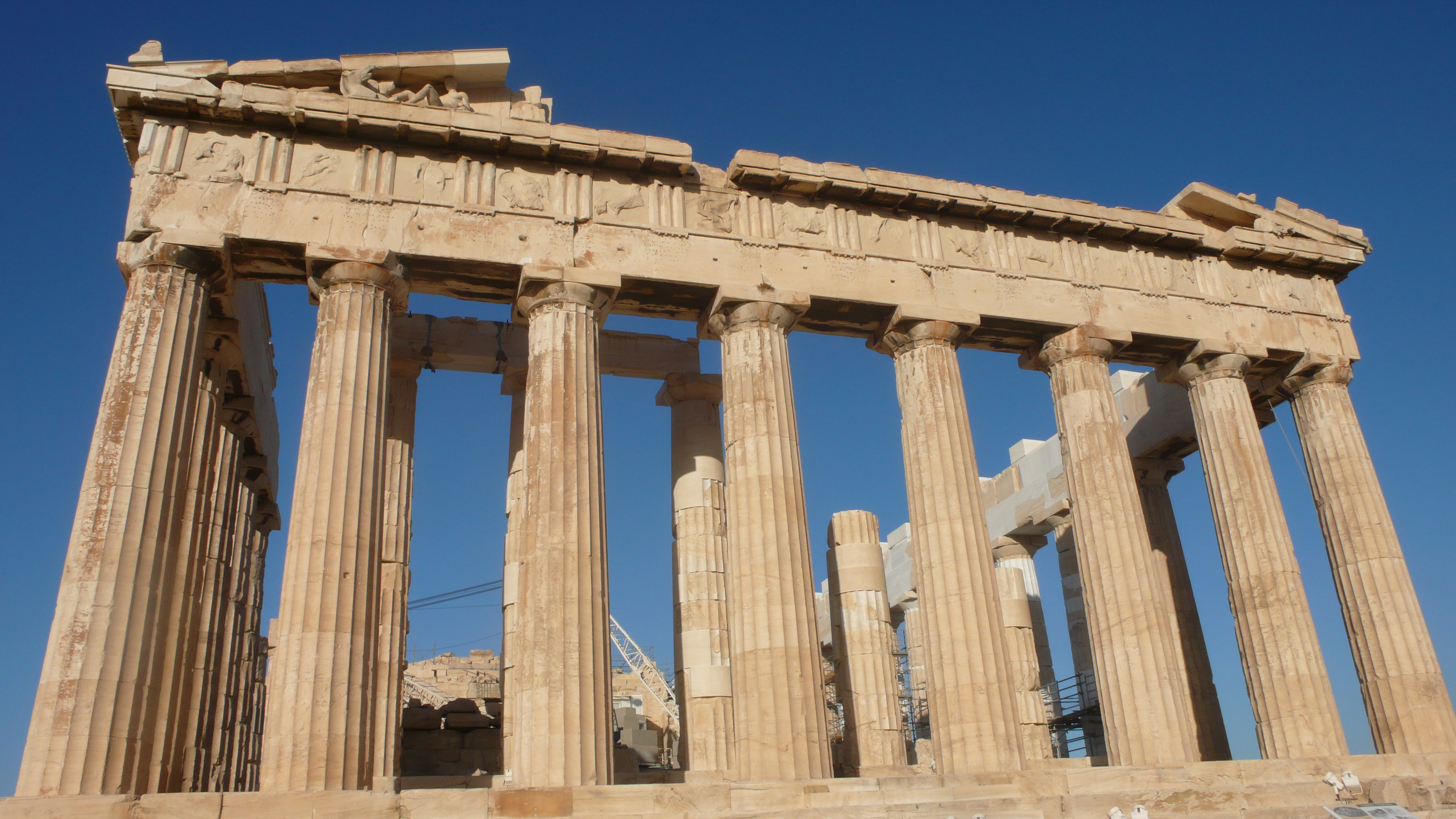 至少也要爬一趟卫城山,追忆一下青铜五小强勇闯圣域十二宫不是吗.