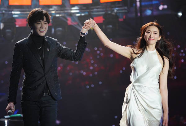 志玲姐姐才是真女神!为小16岁的刘宇宁弹琴配舞画面太美毫不违和