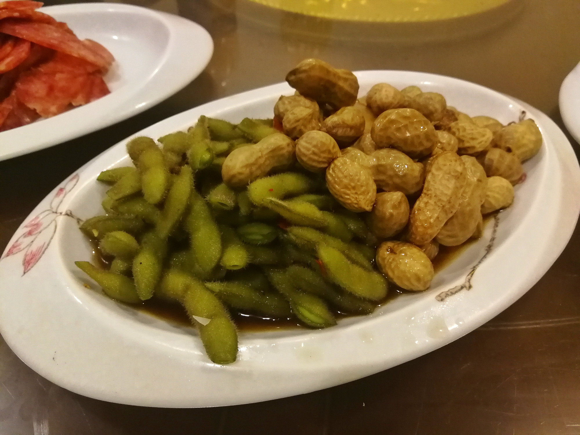 8道凉菜,15道热菜,农家院的团圆饭总花费588元,网友说:太值了