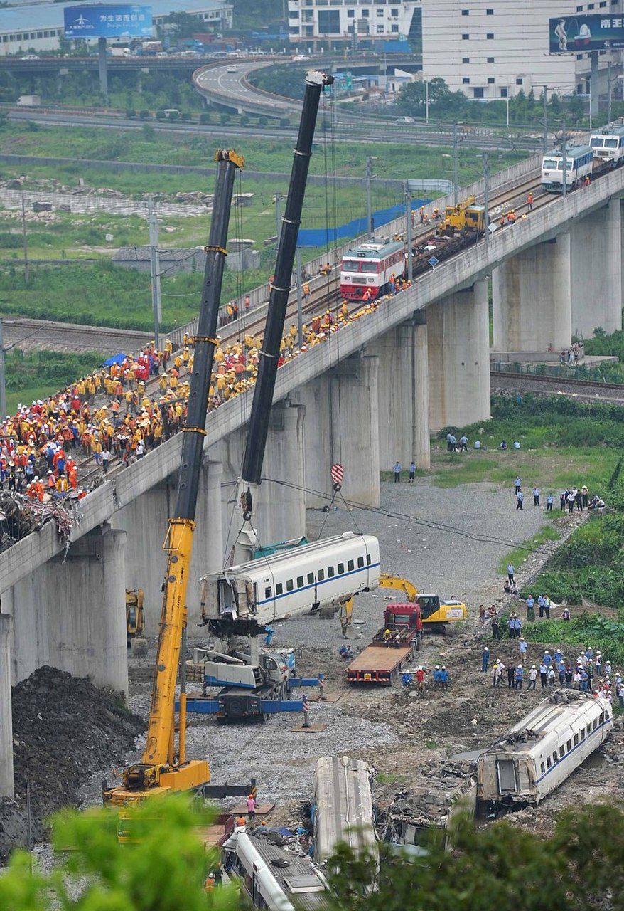 广州一大桥被撞断,导致2死3失联.这个悲剧性的消息,令人心痛不已.