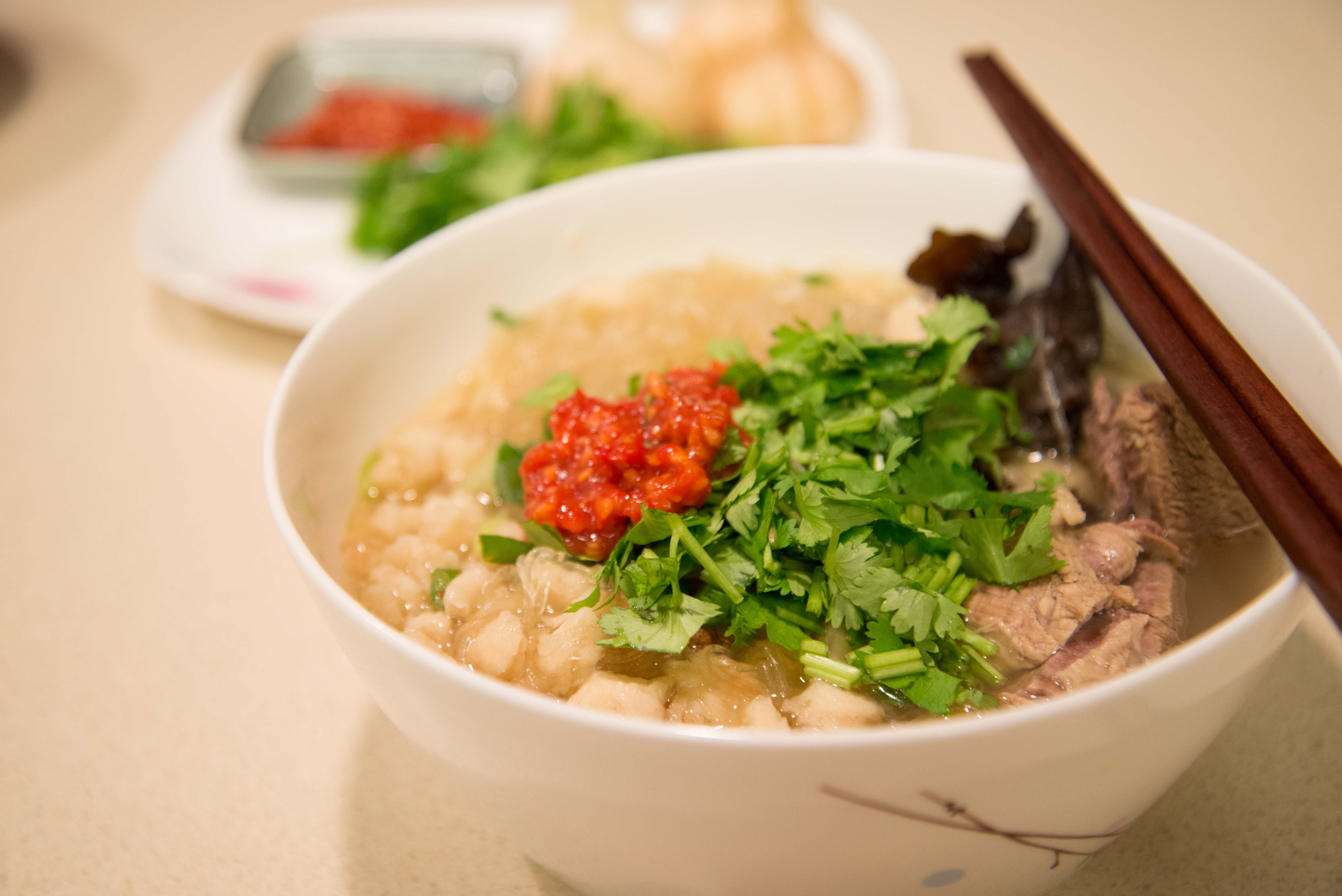 陕西风味美馔,尤以西安最享牛羊肉泡馍盛名