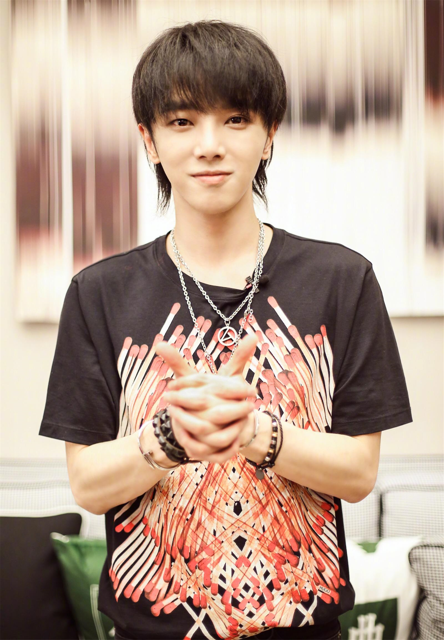 网曝华晨宇与前女友合影,女方长相清纯,曾是康熙乐队键盘手