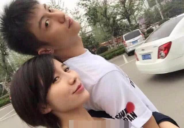 黄景瑜前妻复仇!爆大量kiss结婚照,家人离世时他与小三在酒店!