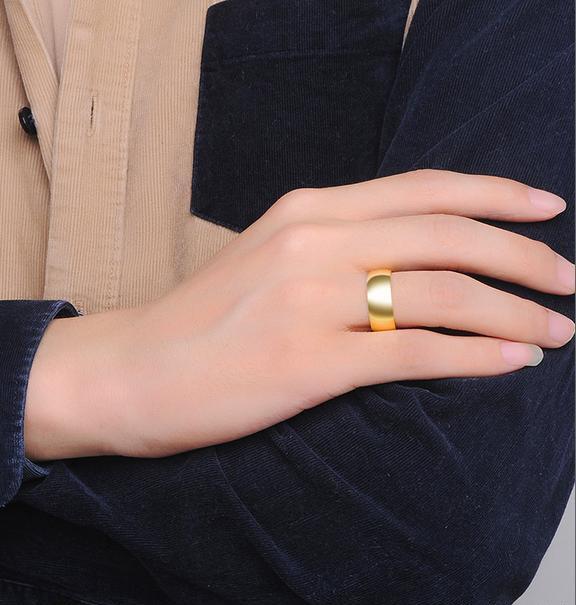 男人要戴金戒指就戴这样的,既显气质又显高贵,让你更加有面子