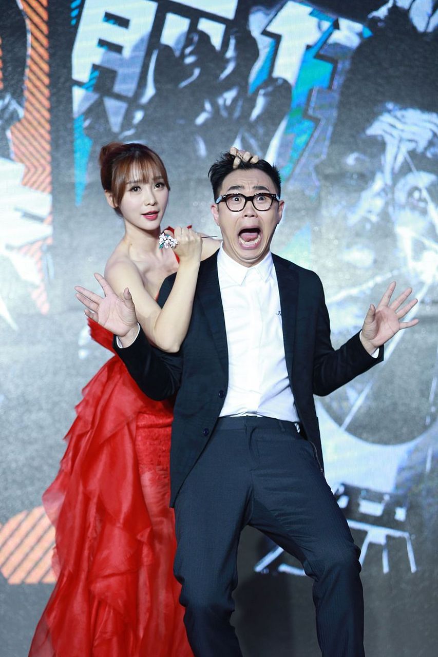 "大鹏急得冒汗:"我太太和柳岩两个人好着呢!