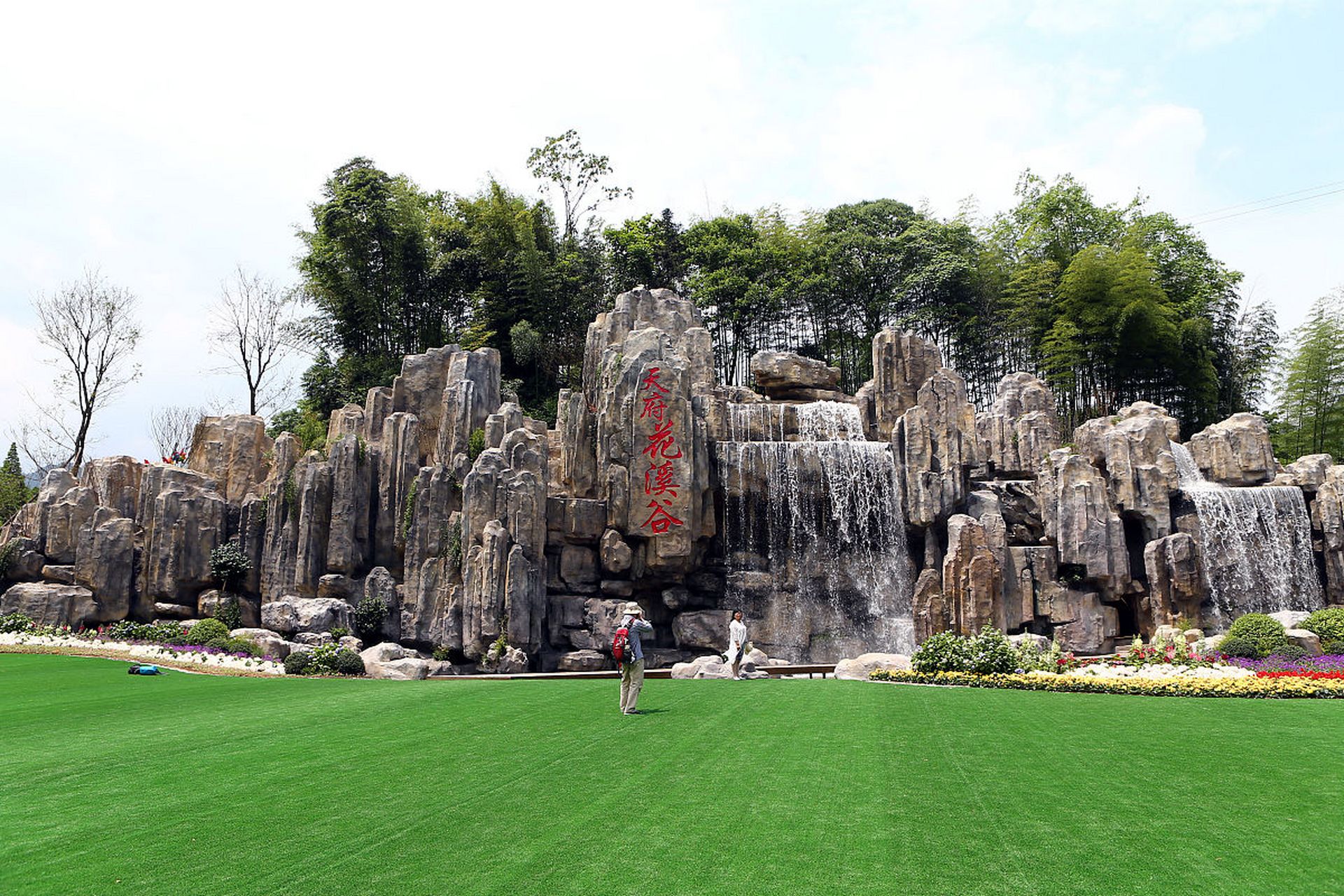 位于四川大邑县,这个被誉为"山地主题运动森林花园"的景区,让人欲罢不
