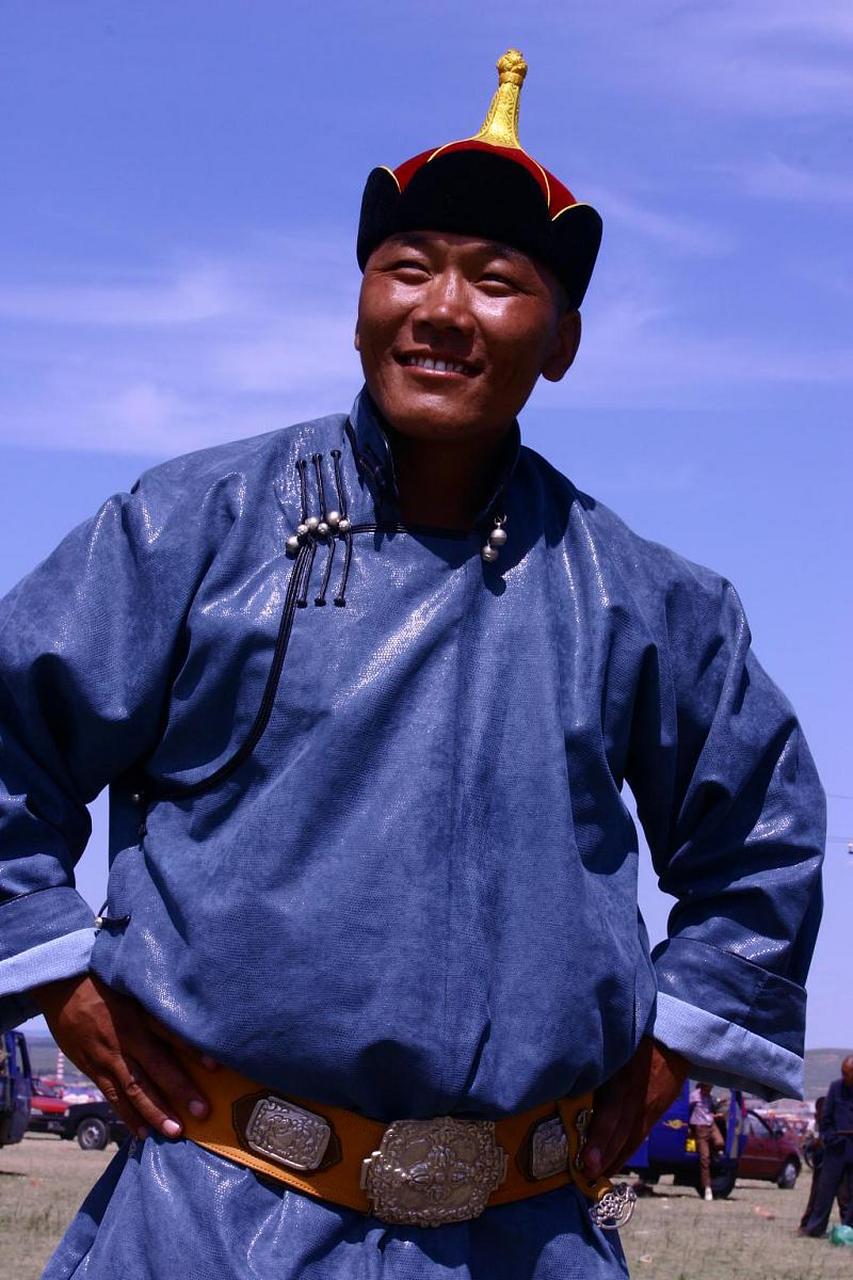 "安达"在蒙语中是"结拜兄弟"的意思.