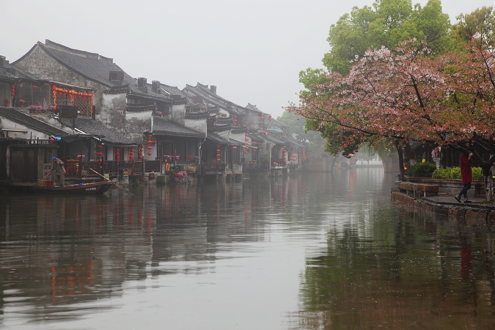 你是否曾梦想过,在烟雨朦胧的江南水乡,漫步于青石板铺就的小巷,聆听