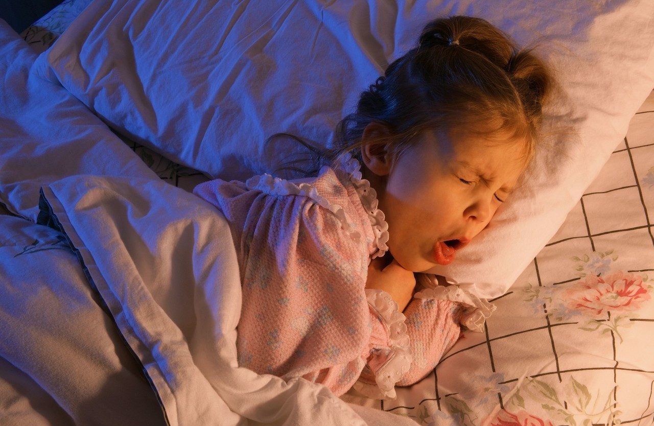 孩子剧烈咳嗽,夜间更明显,原因在它身上