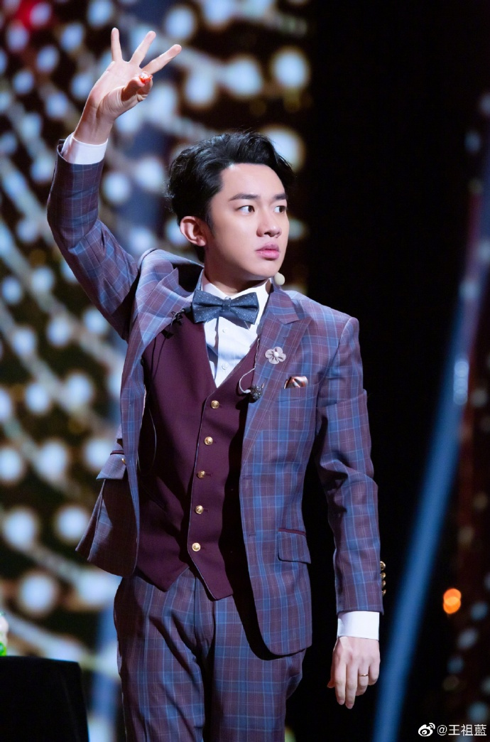 >>关注#王祖蓝# #2020只能在家玩游