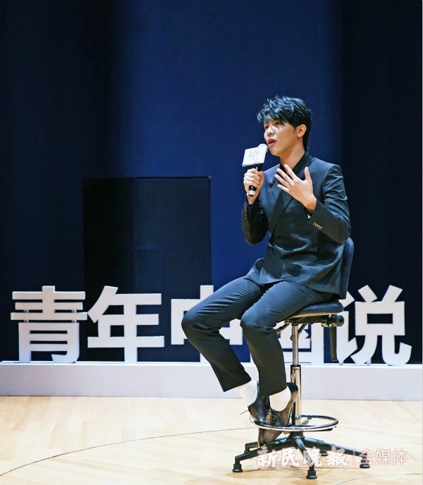 "优等生"贾凡东艺开启《青年中国说》新学期"第一课"