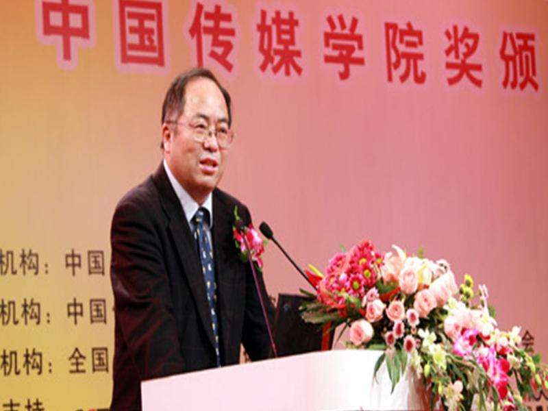 中传校长借用结婚誓词:无论贫穷富有,母校与你