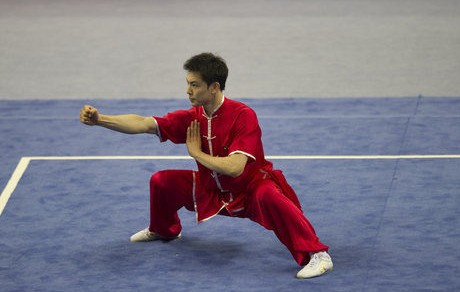 武术套路—长拳 目前一共有三套国际长拳,以第三套难度为最,对演练
