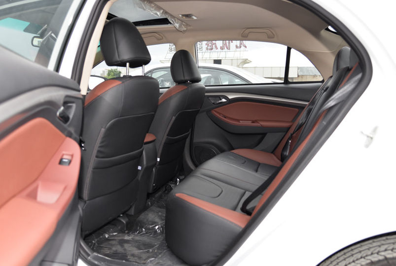 运动且霸气,这款比亚迪汽车-比亚迪g5,外观大气,看起来很精致