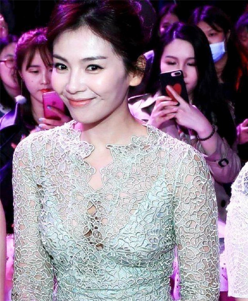 39岁的刘涛镂空透视装引爆全场!网友:惊艳全场!美美哒