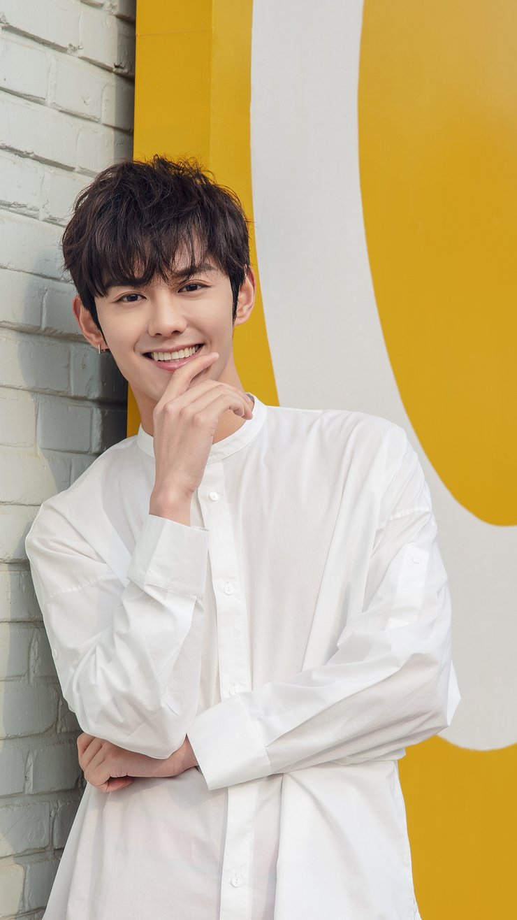 时尚:蓝博白衣暖笑 满屏阳光帅气的青春荷尔蒙