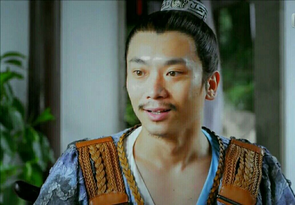 他武艺高强,能一招拿下七侠之一的柳青; 彻地鼠韩彰 大五义的老二韩彰