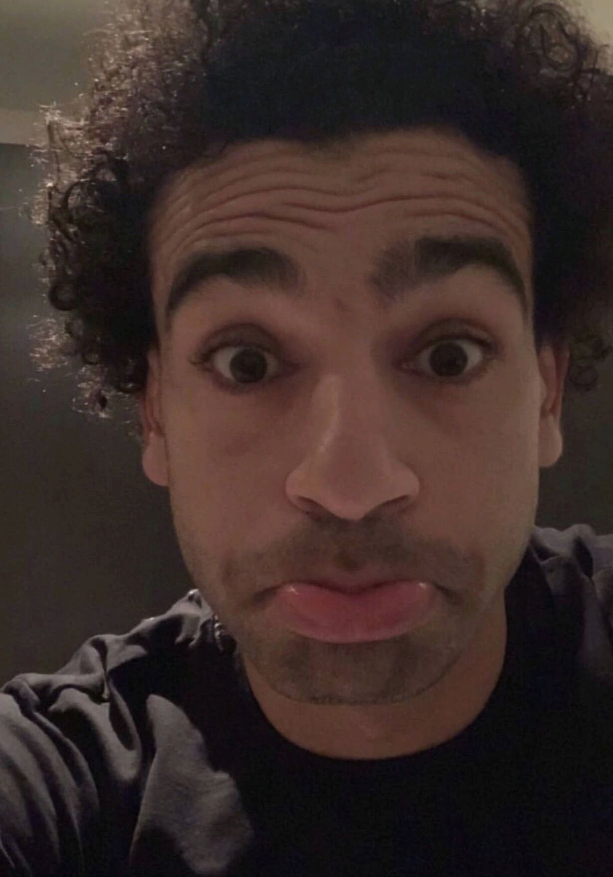 没有胡子的萨拉赫,你还敢认吗?