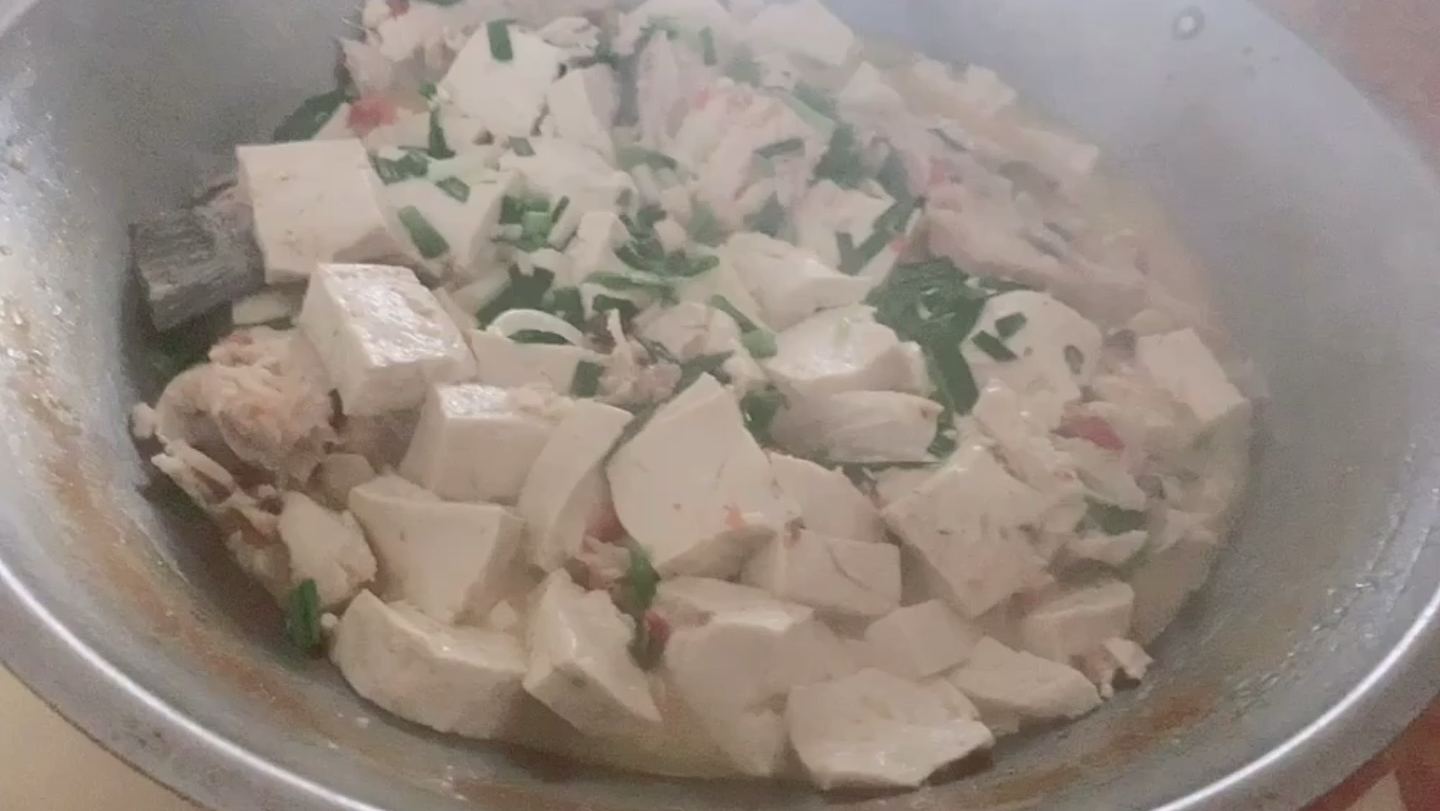 自己做的鱼炖豆腐可好吃了,馋死我了!