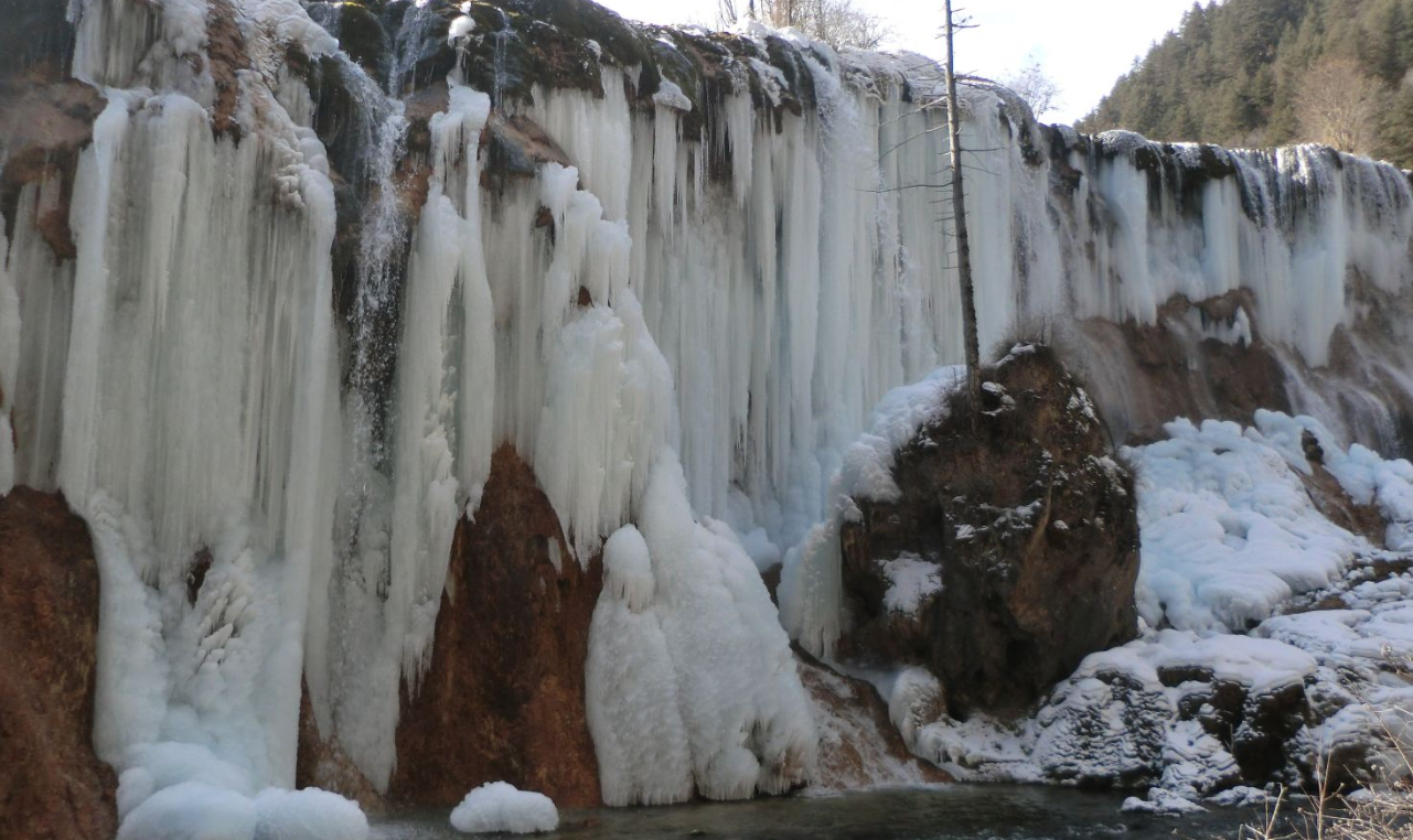 长海也拥有高山融雪,但是这里却从不干涸,为此有文化的藏民称这里为"