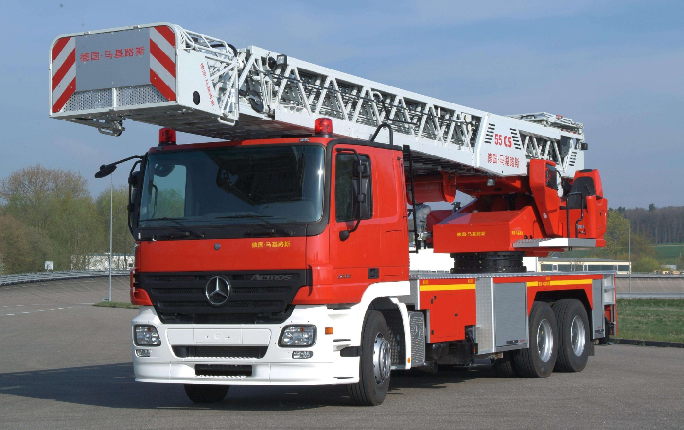 为何国内消防车大多是进口?一台动辄两千多万,国产到底差在哪?