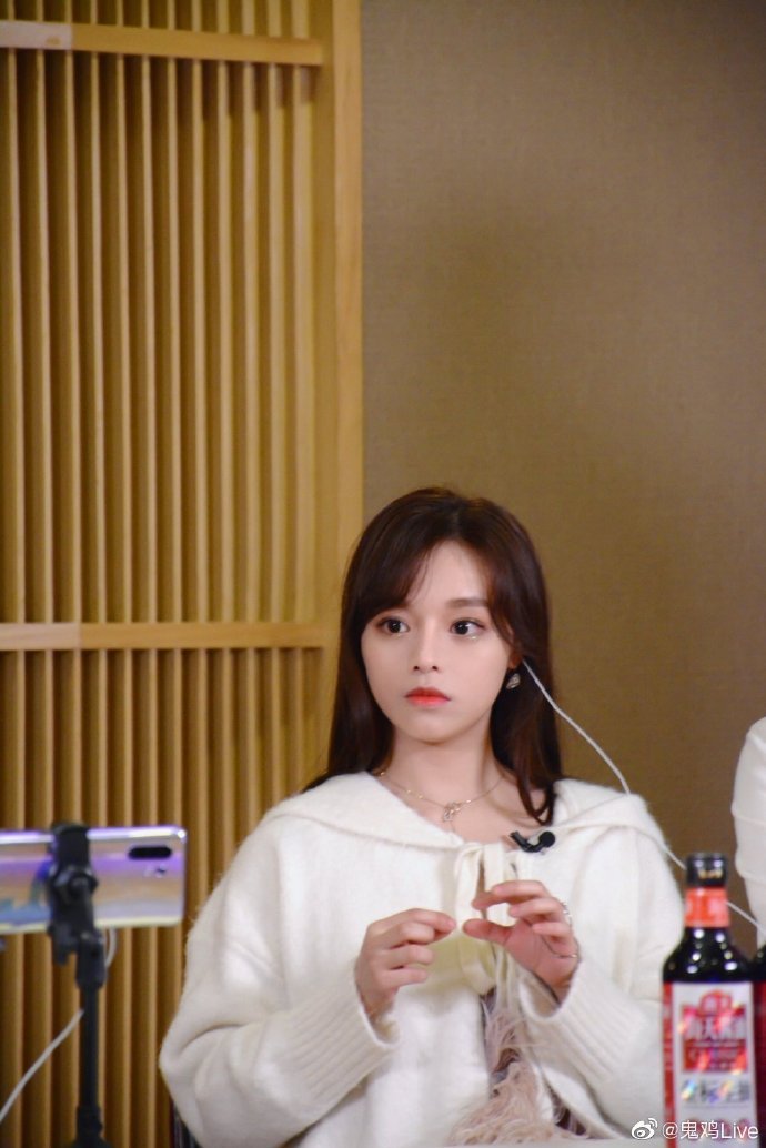 每日打卡# #正能量歌手黄霄雲# 今天,阴雨,分手一