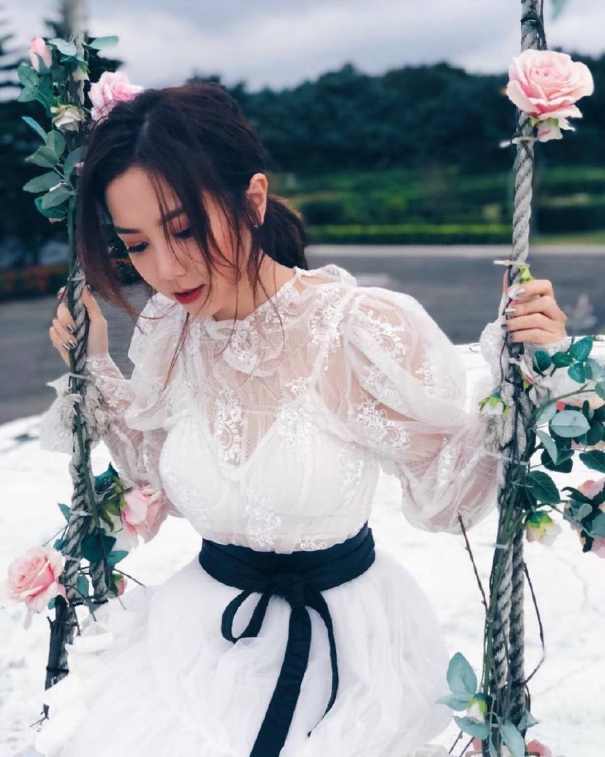 邓紫棋马尾搭配卫衣直接减龄10岁,少女感爆棚