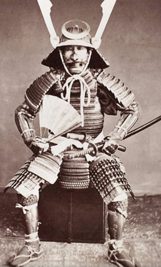 现在的日本人由于经济的快速发展,人民生活条件变好,所以身高问题也