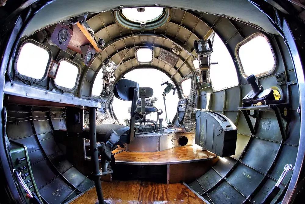 B1B轰炸机内部图片图片
