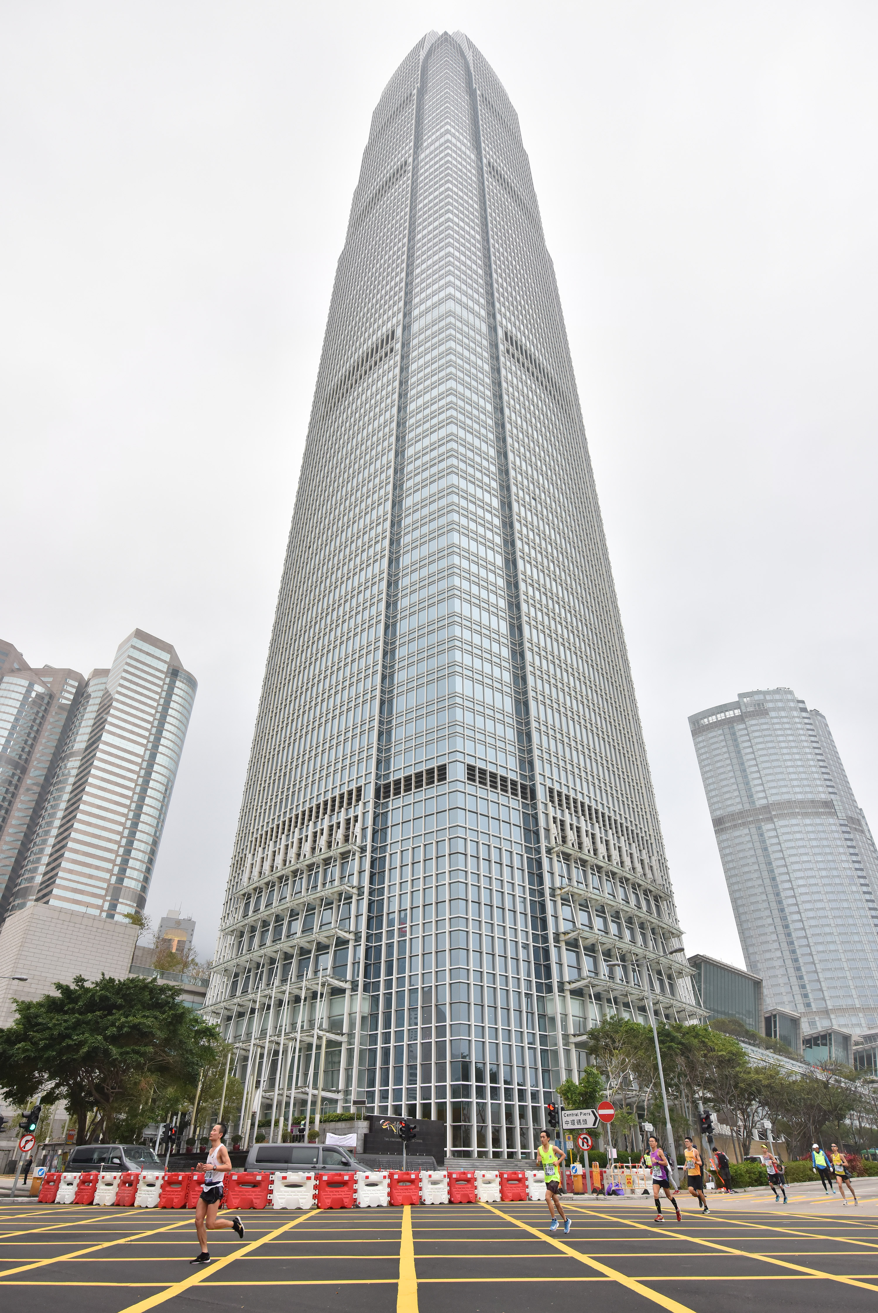 (体育)(7)马拉松——渣打香港马拉松赛赛况