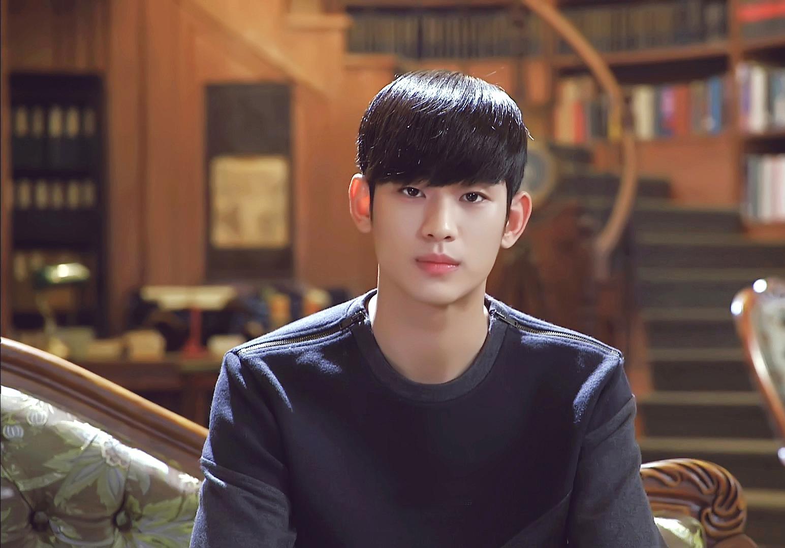 来自星星的都教授回来了!金秀贤正式退伍,身穿军装照帅呆了