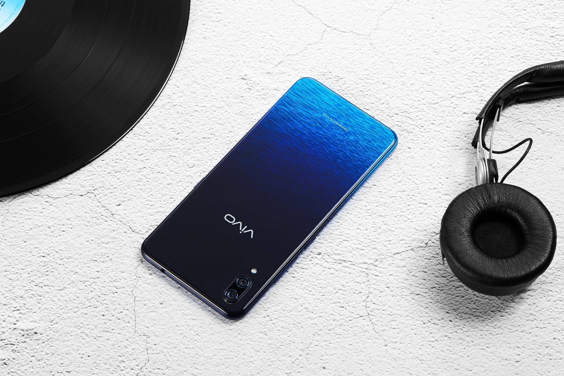 vivo x23幻彩版今日全面开售,颜值爆表网友全面疯狂抢购!