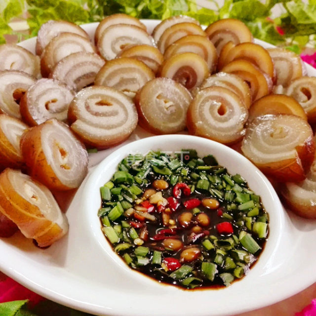 卤猪皮卷,色泽油亮,q弹美味,自制零添加超健康