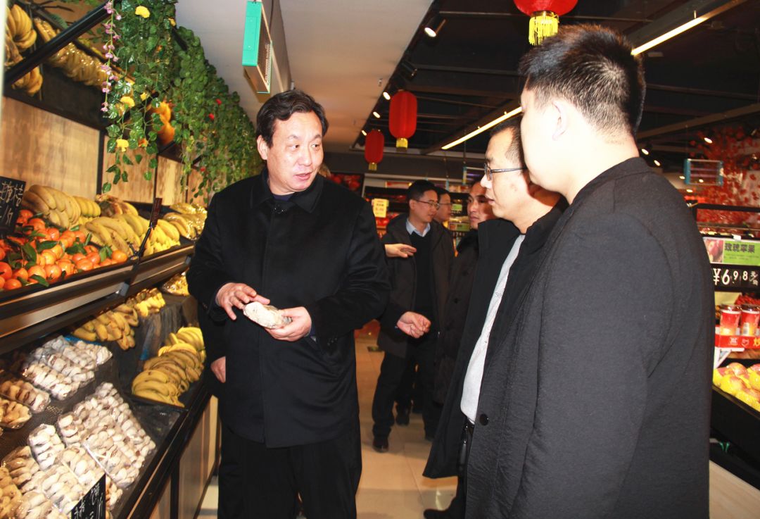 廉广锋察看节前市场供应情况