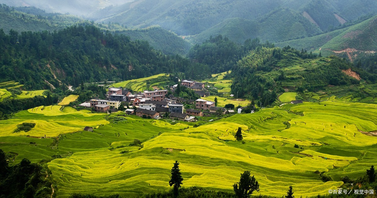 西接广西壮族自治区贺州市八步区,南毗怀集县,北接湖南省江华瑶族自治