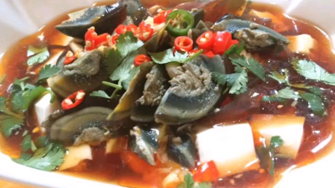 老东北分享老菜捞汁皮蛋豆腐,鲜爽嫩滑,开胃下饭,节后凉菜!