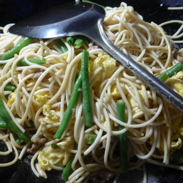 五花肉鸡蛋带豆炒面,鲜味中带有豆香味,下饭回味无穷