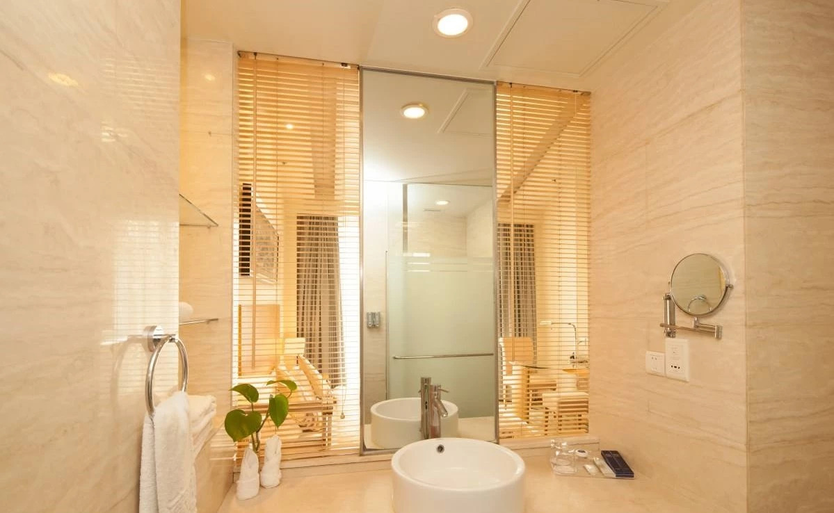 为什么很多人说住酒店睡觉的时候,厕所灯最好不要关?可算知道了