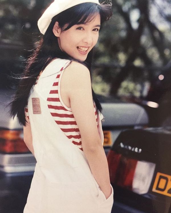 51岁周慧敏被媒体追踪冻龄秘籍10年,可为啥至今仍无人能超越她?