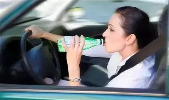 开车回家,谨记这6条提神技巧,别让17年成为最后的春节