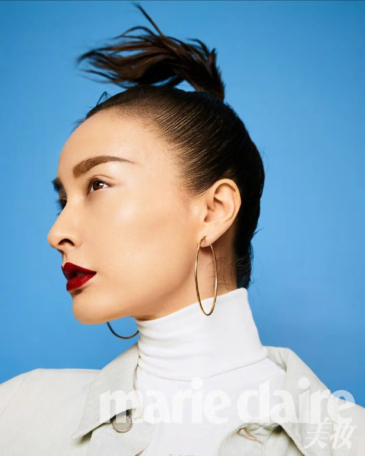 小美女吴昕晒杂志封面照片,精致妆容尽显高级脸,值得我们支持