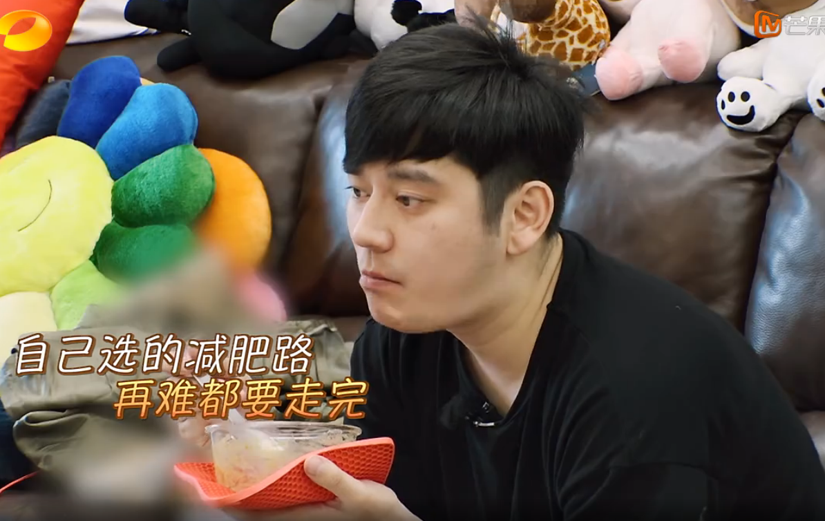 钱枫吃减肥餐一脸生无可恋,但是一旁的鞋架,却暴露了土豪本质?