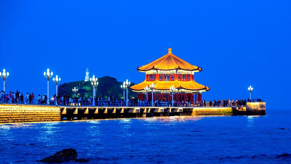 一个深入海洋的老建筑-青岛栈桥