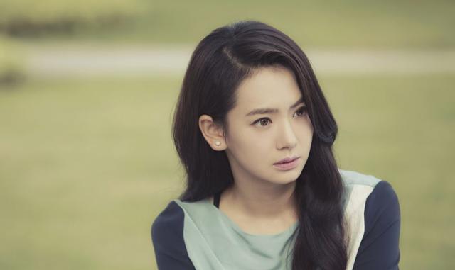 相比"笨拙"的戚薇,做事井井有条的佟丽娅却让网友大呼心疼