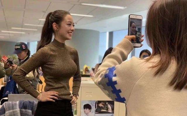 当郎朗32岁前任撞上25岁现任,仅7岁之差,网友终于理解郎朗爱好